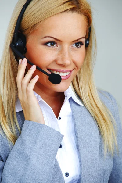 Mujer llamada con auriculares — Foto de Stock