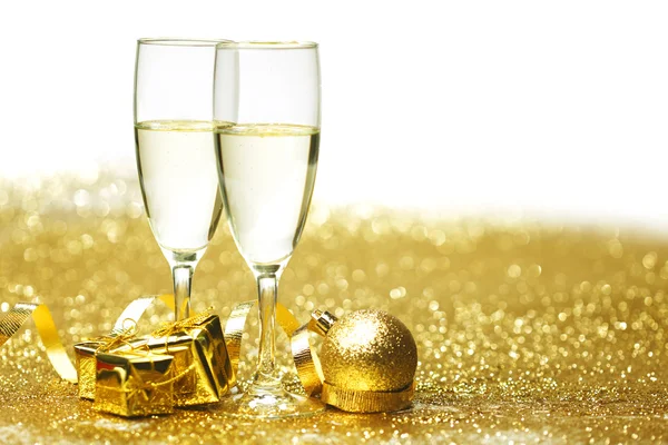Champagne with christmas present — Stock Photo, Image