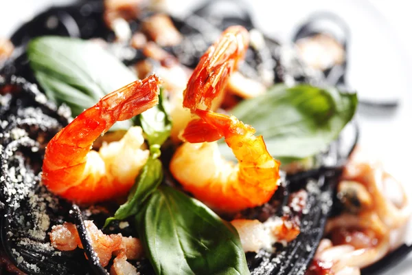 Black spaghetti with seafood — Stock Photo, Image