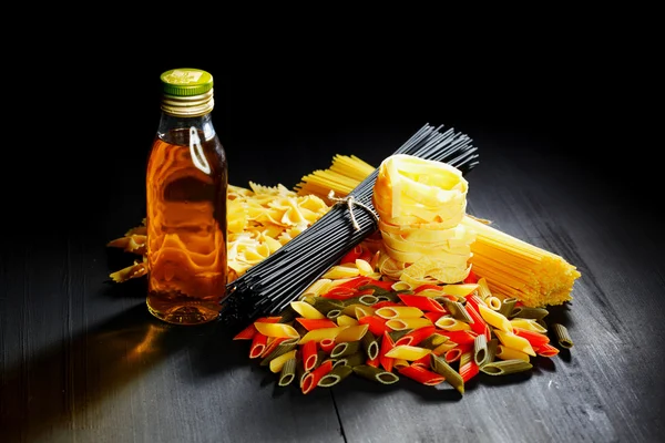 Raw pasta and oil — Stock Photo, Image