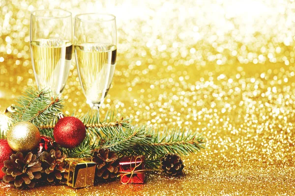 Champagne e decorazione di Capodanno — Foto Stock