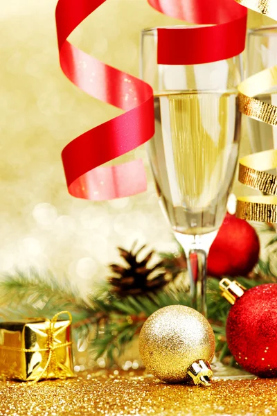 Champagne e decorazione di Capodanno — Foto Stock