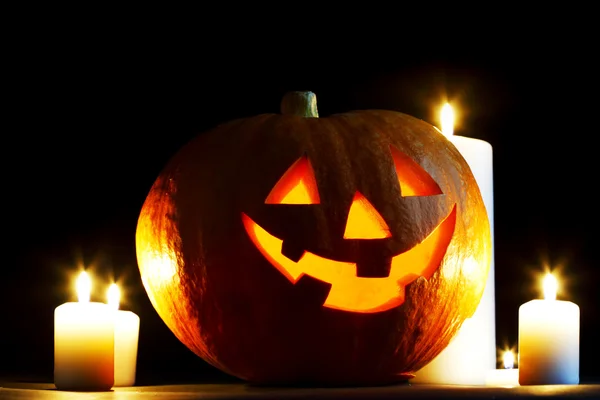 Halloweenpumpor med ljus — Stockfoto