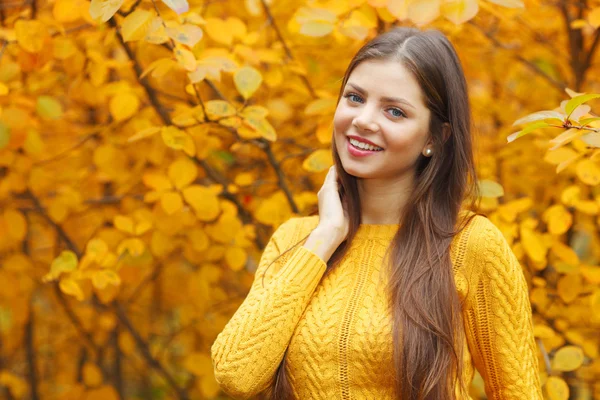 Mujer de otoño — Foto de Stock