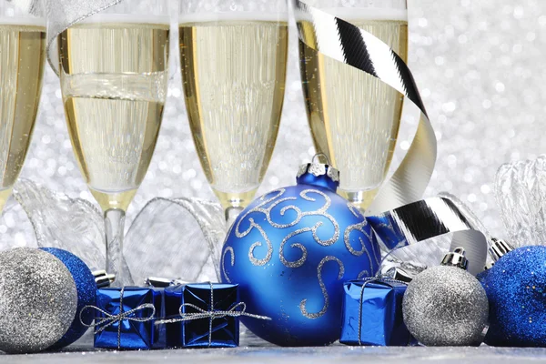 Champagne e decorazione — Foto Stock