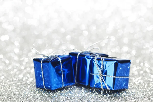 Mavi yılbaşı hediyeleri — Stok fotoğraf