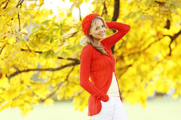 Mujer de otoño — Foto de Stock