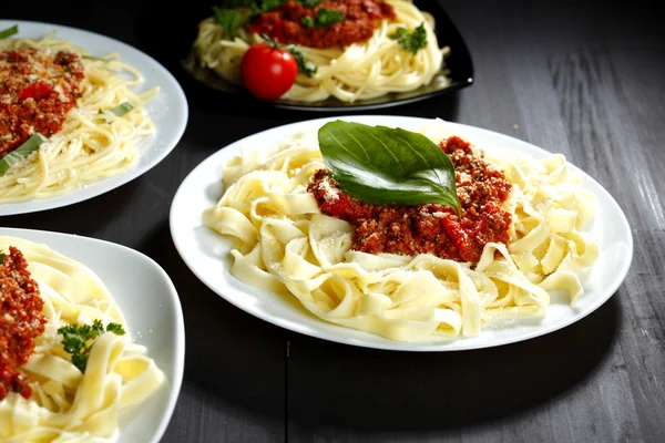Spaghetti bolognese with basil — Stock Photo, Image