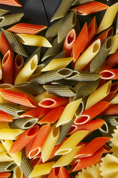 Olika typer och former av italiensk pasta — Stockfoto