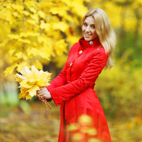 Höstens kvinna — Stockfoto