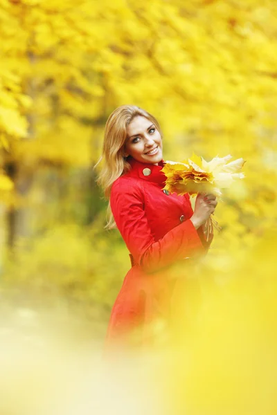 Mujer de otoño — Foto de Stock