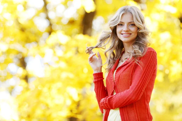 Autumn woman — Stock Photo, Image