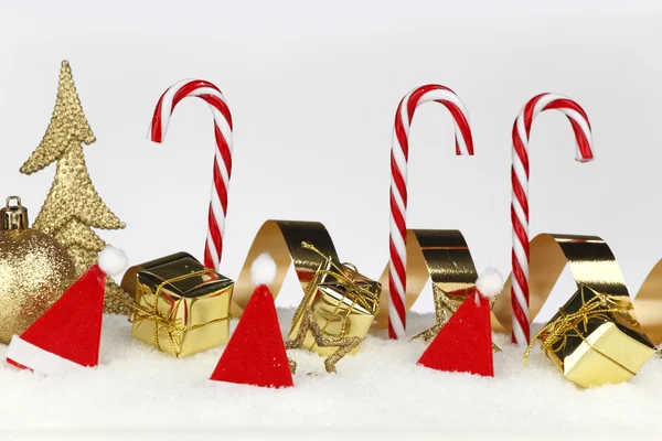 Caramelos de Navidad con decoración festiva — Foto de Stock