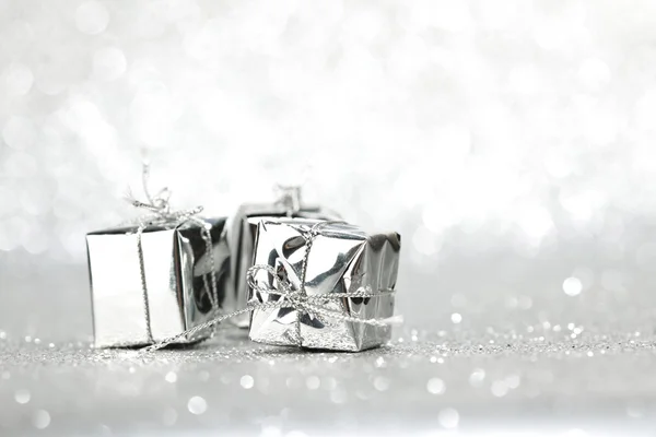 Silberne Weihnachtsgeschenke — Stockfoto