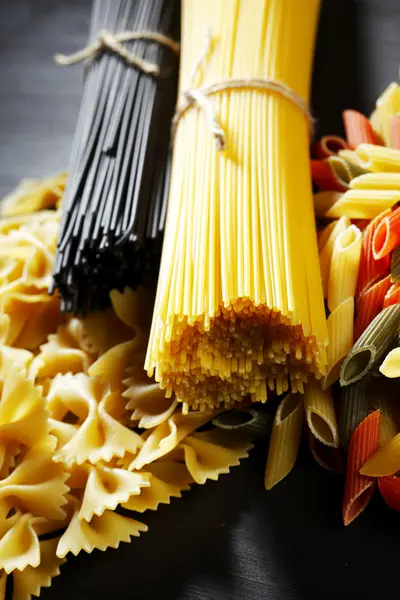 Varietà di tipi e forme di pasta italiana — Foto Stock