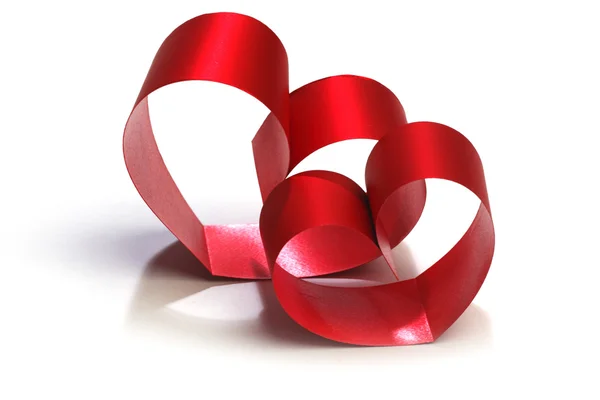 Красные сердечные ленты — стоковое фото