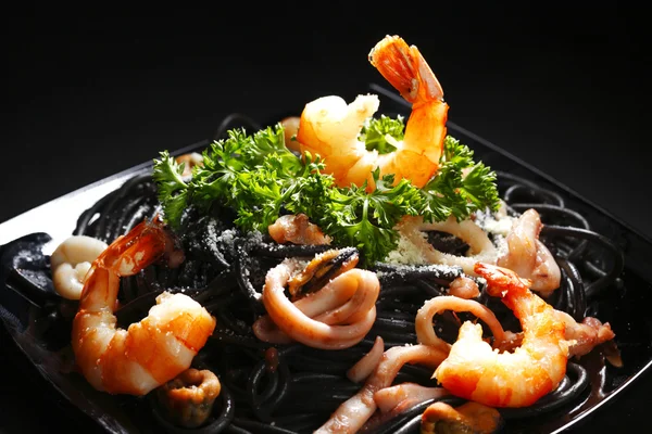 Black spaghetti with seafood — Stock Photo, Image