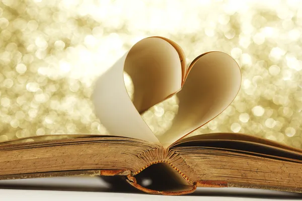 Heart inside a book — Stock Photo, Image