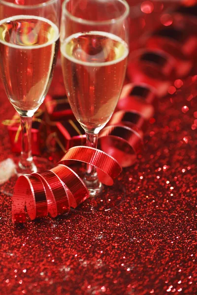 Champagner und Geschenke — Stockfoto