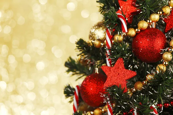 Decorated Christmas tree on glitter background — Stock Photo, Image