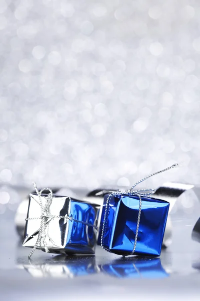 Weihnachtsgeschenke und Dekoration — Stockfoto
