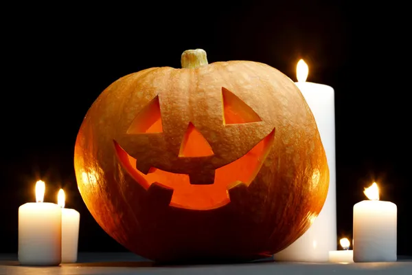 Zucca di Halloween con candele — Foto Stock