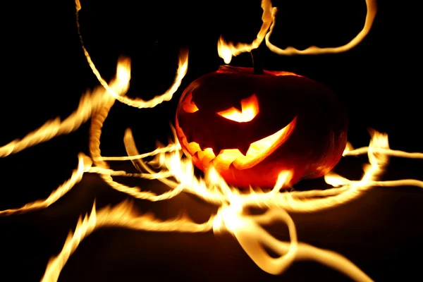 Hořící halloween dýně — Stock fotografie