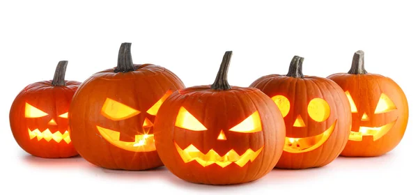 Vijf Gloeiende Halloween Pompoen Lantaarns Geïsoleerd Witte Achtergrond — Stockfoto