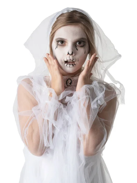 Vyděšené Holčička Halloween Duch Kostým Studio Izolované Bílém Pozadí — Stock fotografie