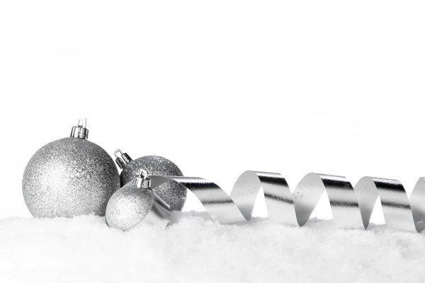 Decorações de Natal em neve — Fotografia de Stock