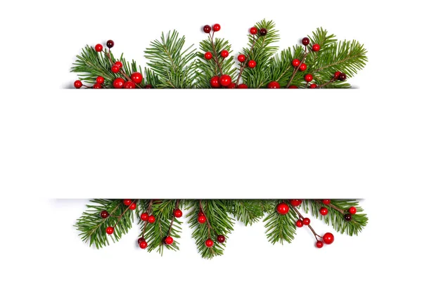 Weihnachten Grüne Tanne Zweig Und Rote Stechpalme Rahmen Rand Isoliert — Stockfoto