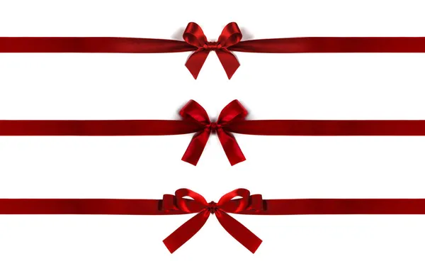 白い背景に隔離された赤いサテンの弓のセット クリスマスプレゼントコンセプト — ストック写真