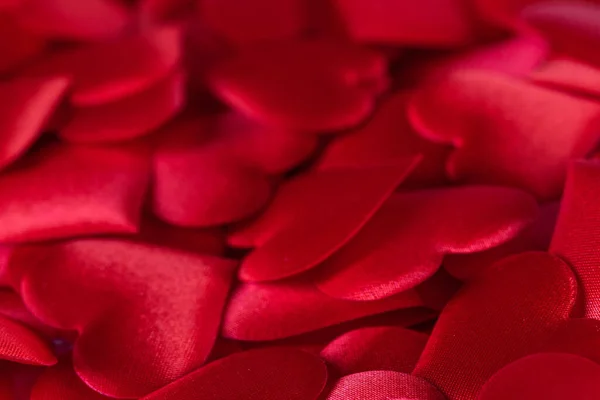 バレンタインデー多くの赤い絹の心の背景 愛の概念 — ストック写真