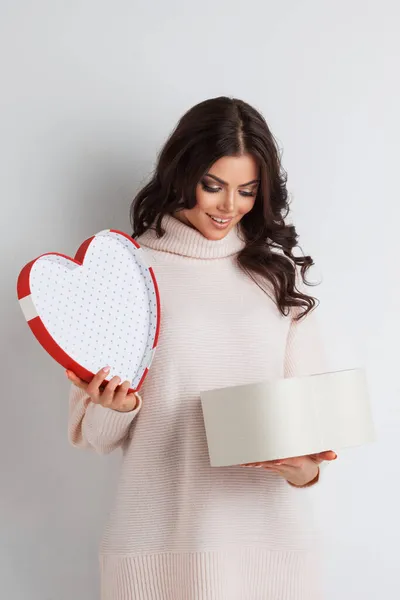 Mujer Abierta Corazón Forma Caja San Valentín Concepto Amor Día — Foto de Stock