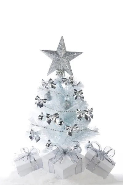 Gümüş Süslemeli Beyaz Noel Ağacı Beyaz Arka Planda Karlara Izole Stok Fotoğraf