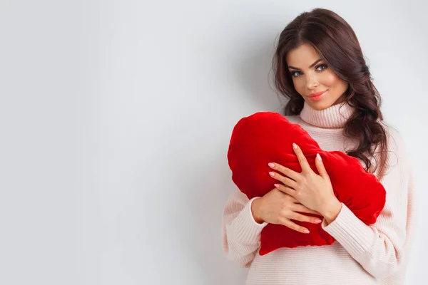 Hermosa Mujer Casa Con Corazón Para Día San Valentín —  Fotos de Stock