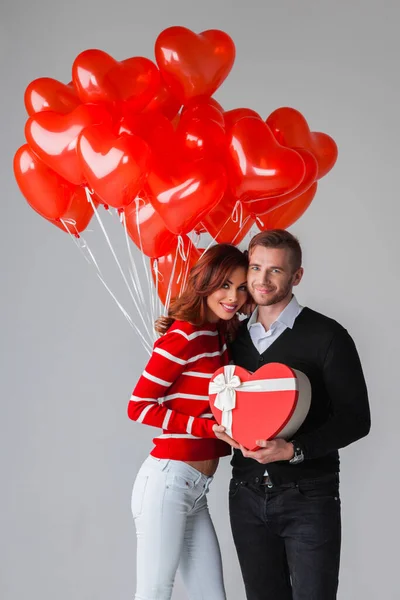 Beautiful Young Couple Celebrating Saint Valentine Day Gift Box Air — Zdjęcie stockowe