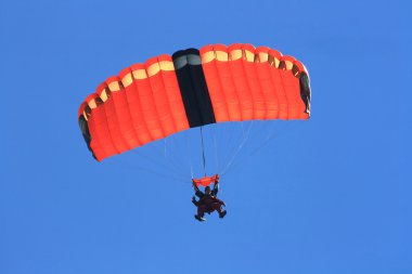 skydivers dünyaya tandem paraşütle atlama