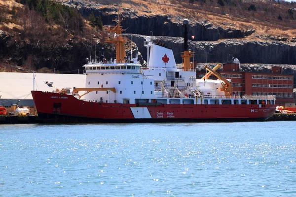 CCGS Henry Larsen listo para operaciones de rescate — Foto de Stock