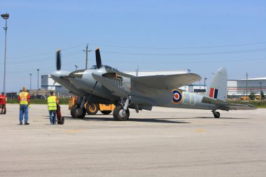 efsanevi de havilland sivrisinek hamilton skyfest 2014 üzerinde uçmak için hazırlık
