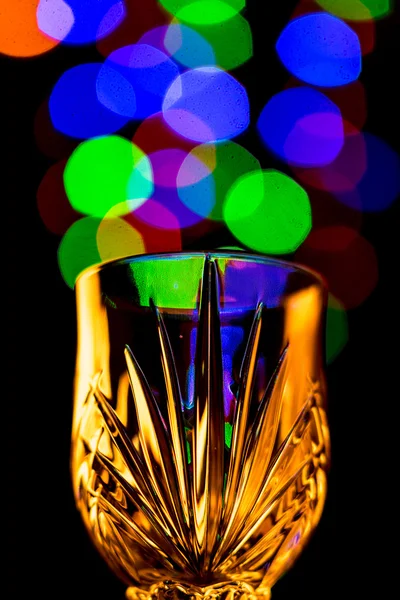 Burbujas de luz saliendo de una copa de vino — Foto de Stock