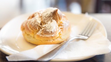 enfes kremalı pasta dolu