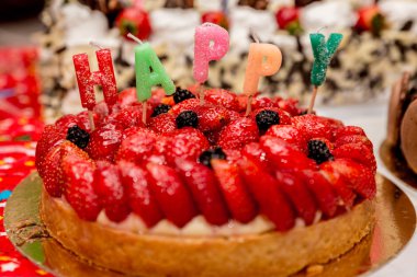 Doğum günü pastası