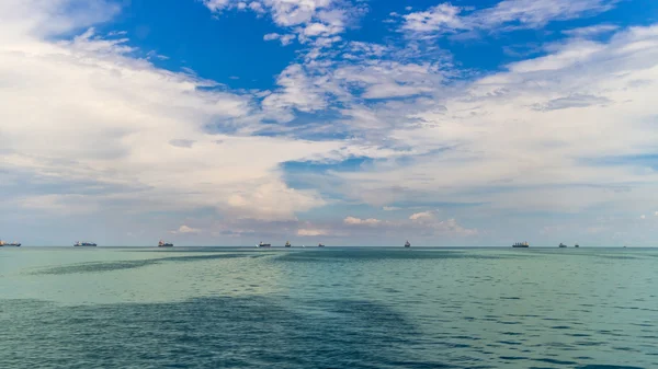 Barcos cerca de la orilla de Zanzíbar — Foto de Stock