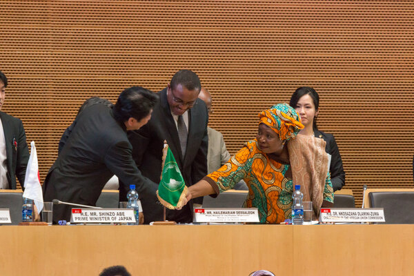Prime Minister of Japan shakes hands with AUC Chairperson
