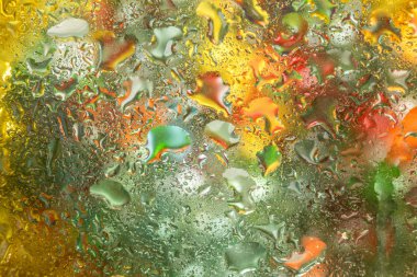 Camdaki su damlacıkları