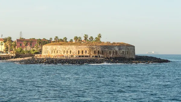 Historiska byggnader på goree ö — Stockfoto