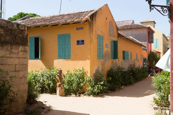 Edificios históricos en la isla Goree — Foto de Stock