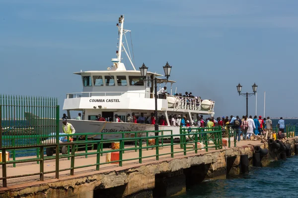 Ακτοπλοϊκα για goree νησί — Φωτογραφία Αρχείου