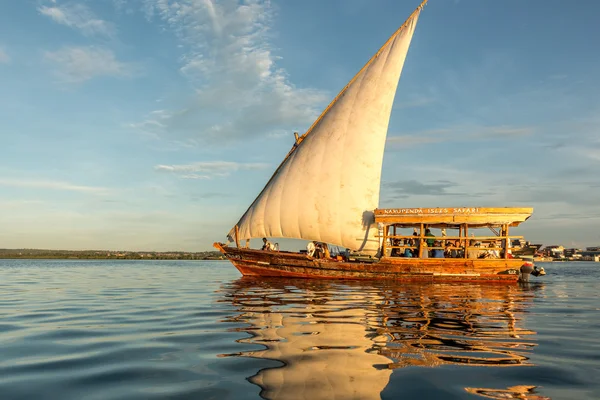 Gamla segelbåt på Indiska oceanen — Stockfoto